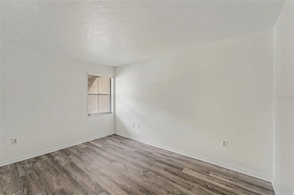For Sale: $135,000 (2 beds, 2 baths, 990 Square Feet)