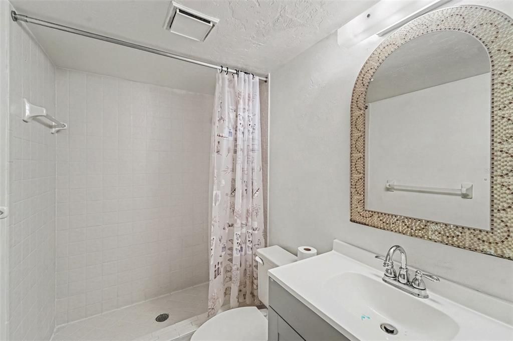For Sale: $135,000 (2 beds, 2 baths, 990 Square Feet)