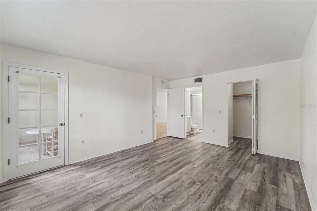 For Sale: $135,000 (2 beds, 2 baths, 990 Square Feet)