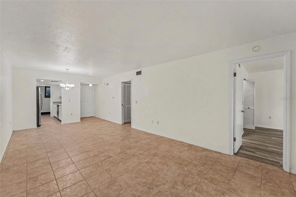 For Sale: $135,000 (2 beds, 2 baths, 990 Square Feet)