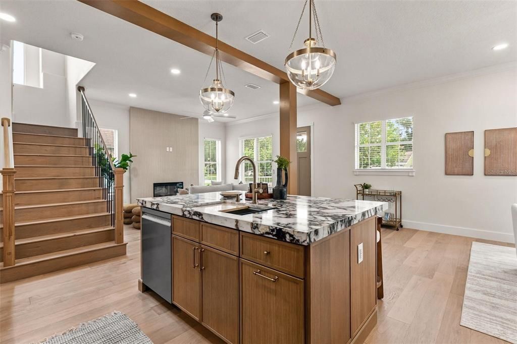 En Venta: $1,095,000 (4 camas, 3 baños, 2135 Pies cuadrados)