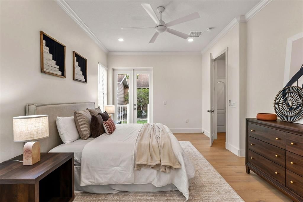 En Venta: $1,095,000 (4 camas, 3 baños, 2135 Pies cuadrados)