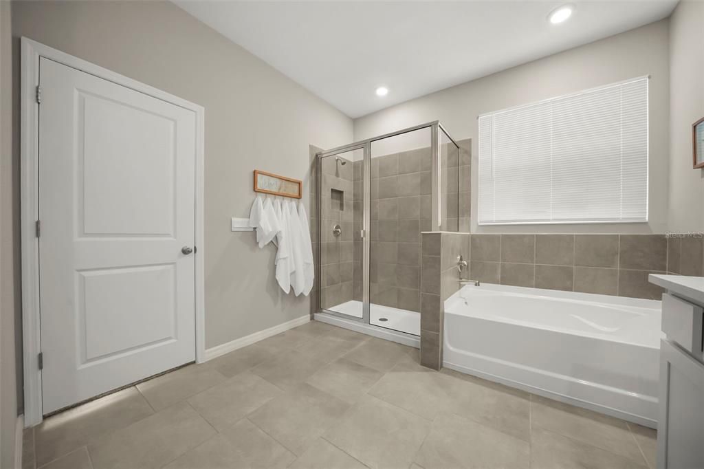 For Sale: $489,000 (4 beds, 3 baths, 2557 Square Feet)