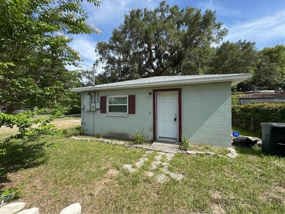 Recently Rented: $1,250 (2 beds, 1 baths, 816 Square Feet)