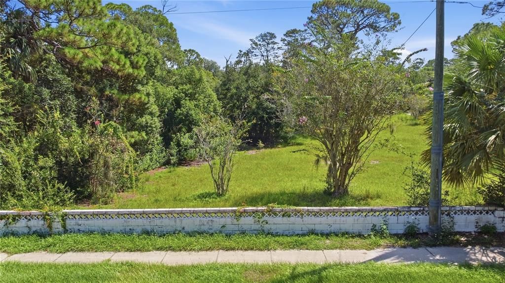 待售: $1,100,000 (3.08 acres)