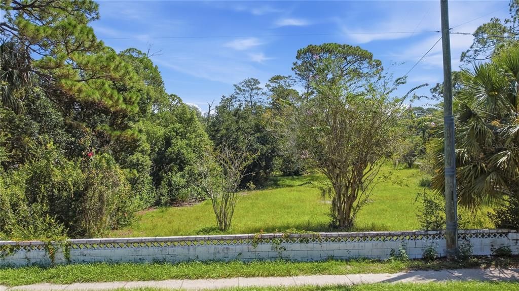待售: $1,100,000 (3.08 acres)