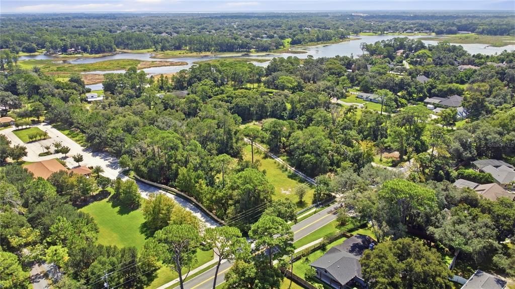 待售: $1,100,000 (3.08 acres)