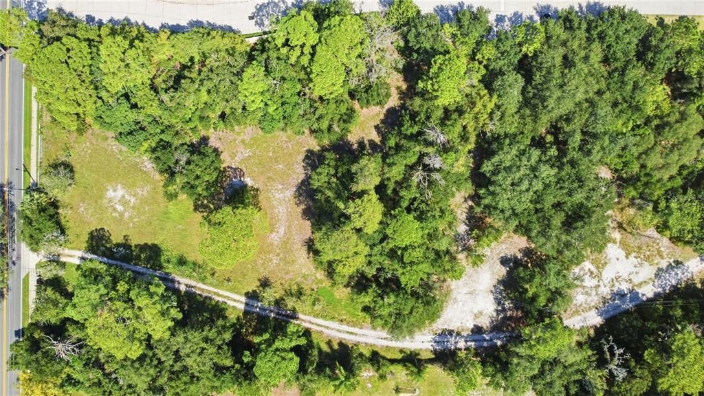 待售: $1,100,000 (3.08 acres)