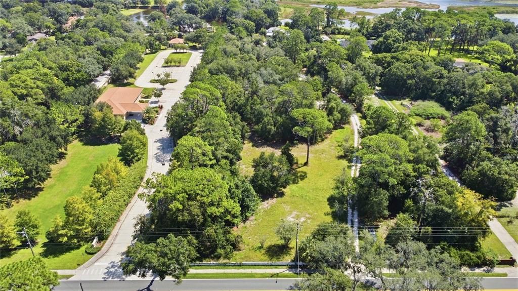 待售: $1,100,000 (3.08 acres)