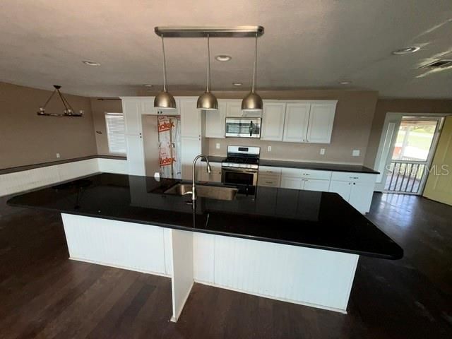 For Sale: $310,000 (4 beds, 4 baths, 2492 Square Feet)