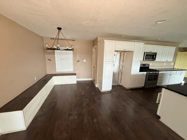 For Sale: $310,000 (4 beds, 4 baths, 2492 Square Feet)