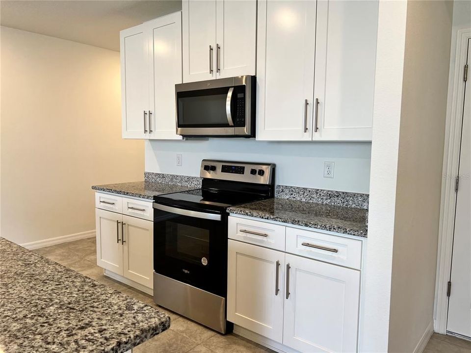 For Rent: $2,295 (3 beds, 2 baths, 1566 Square Feet)
