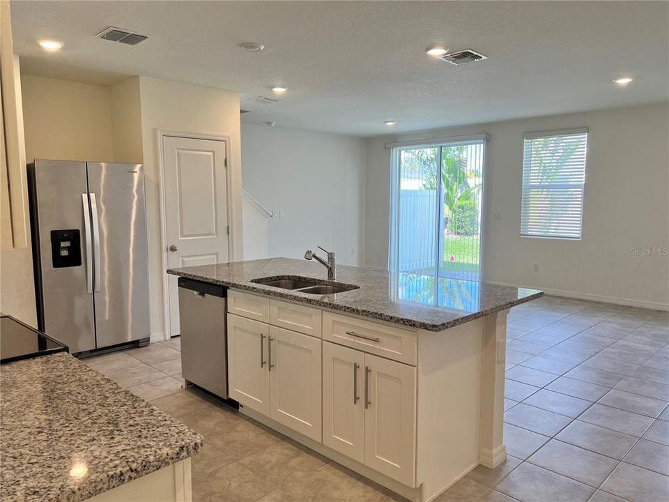 For Rent: $2,295 (3 beds, 2 baths, 1566 Square Feet)