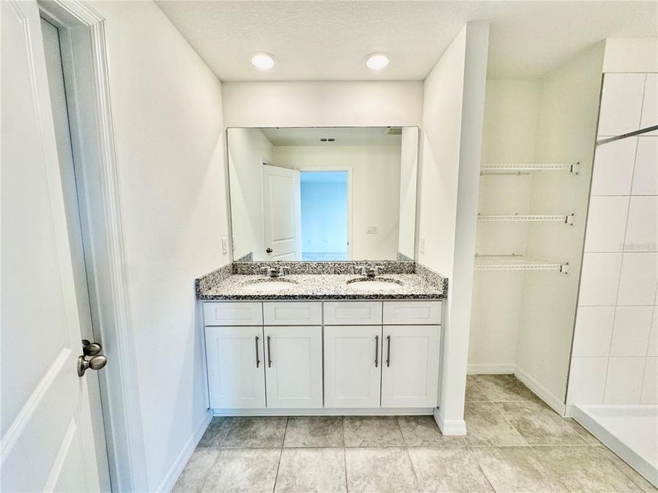 For Rent: $2,295 (3 beds, 2 baths, 1566 Square Feet)