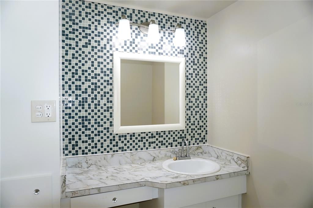 For Sale: $94,900 (1 beds, 1 baths, 600 Square Feet)