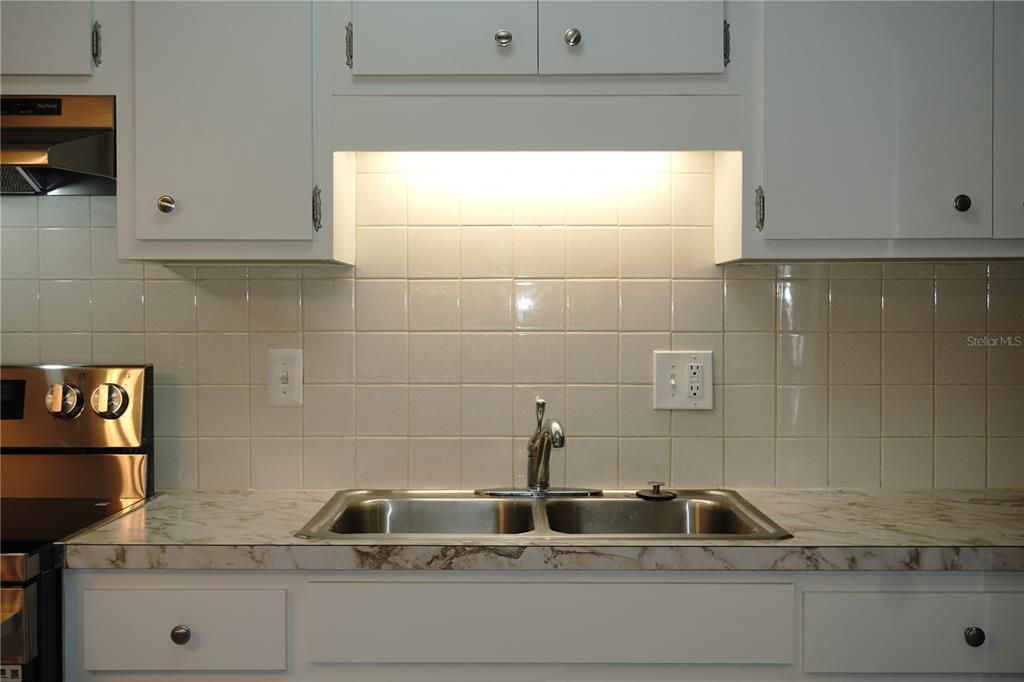 For Sale: $94,900 (1 beds, 1 baths, 600 Square Feet)
