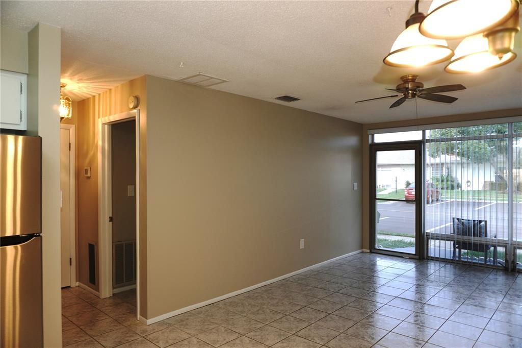 For Sale: $94,900 (1 beds, 1 baths, 600 Square Feet)