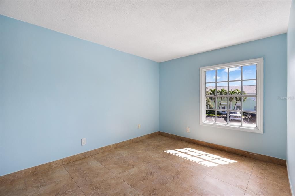 For Rent: $2,800 (2 beds, 1 baths, 720 Square Feet)