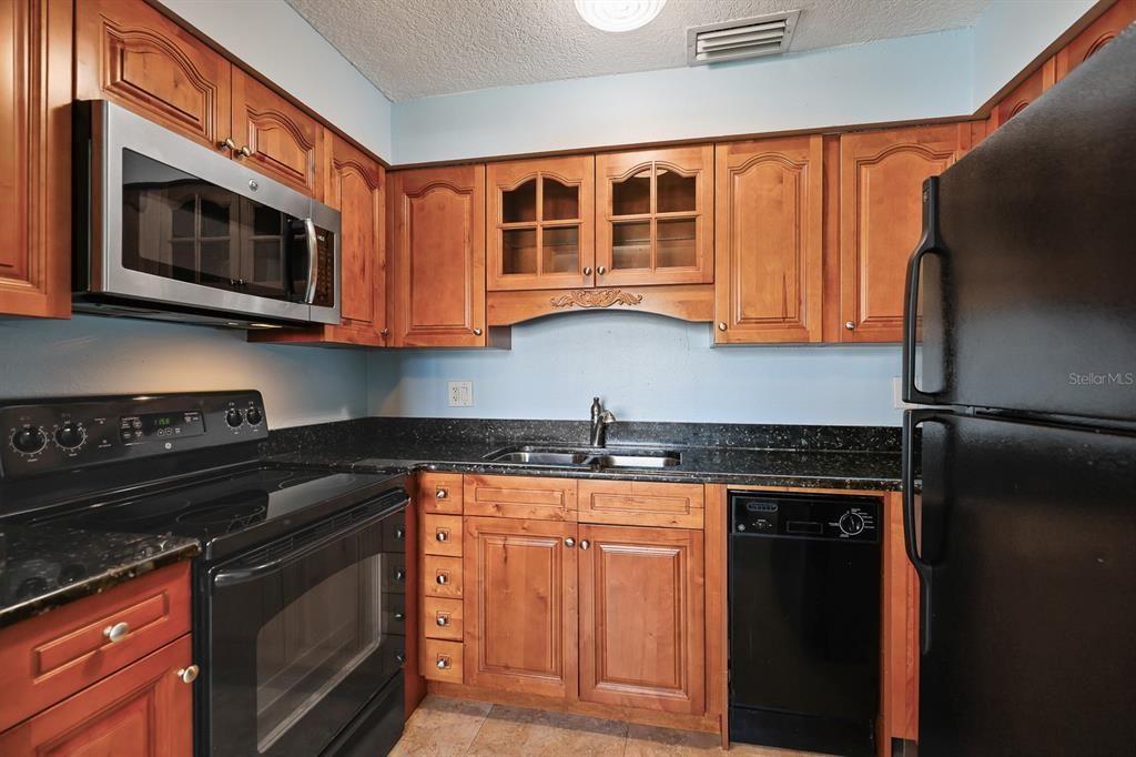 For Rent: $2,800 (2 beds, 1 baths, 720 Square Feet)