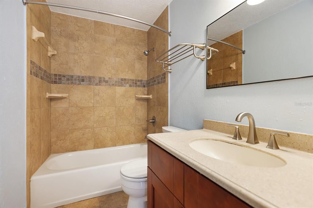For Rent: $2,800 (2 beds, 1 baths, 720 Square Feet)
