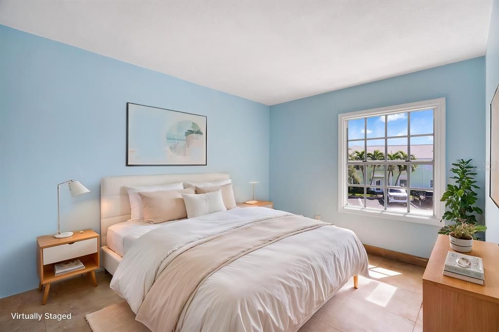 For Rent: $2,800 (2 beds, 1 baths, 720 Square Feet)