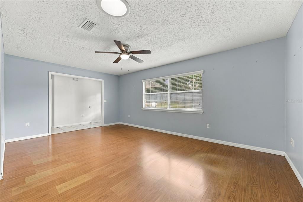 For Sale: $350,000 (3 beds, 2 baths, 1764 Square Feet)