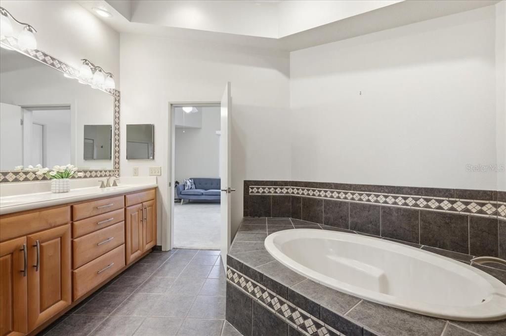 En Venta: $4,695,000 (6 camas, 6 baños, 8157 Pies cuadrados)