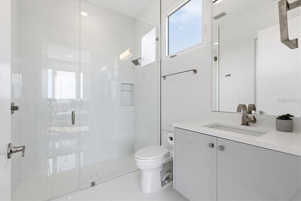 En Venta: $4,695,000 (6 camas, 6 baños, 8157 Pies cuadrados)