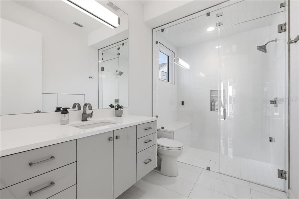En Venta: $4,695,000 (6 camas, 6 baños, 8157 Pies cuadrados)