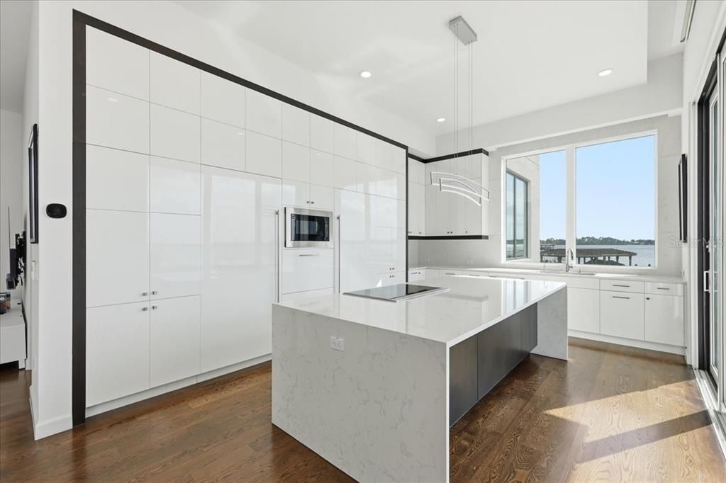 En Venta: $4,695,000 (6 camas, 6 baños, 8157 Pies cuadrados)