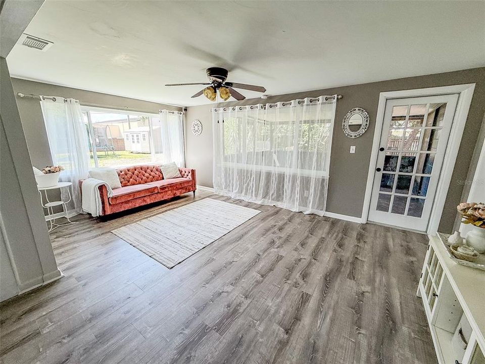 En Venta: $470,000 (5 camas, 3 baños, 2059 Pies cuadrados)