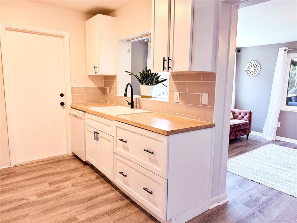 En Venta: $470,000 (5 camas, 3 baños, 2059 Pies cuadrados)
