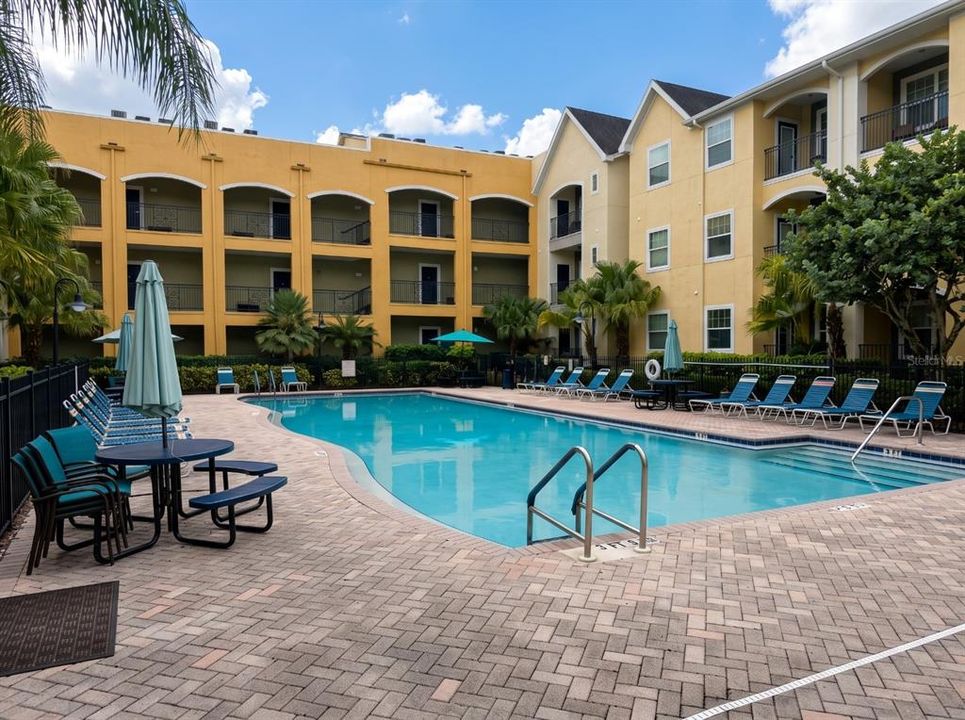 For Sale: $168,000 (1 beds, 1 baths, 867 Square Feet)