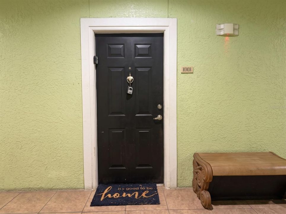 For Sale: $168,000 (1 beds, 1 baths, 867 Square Feet)