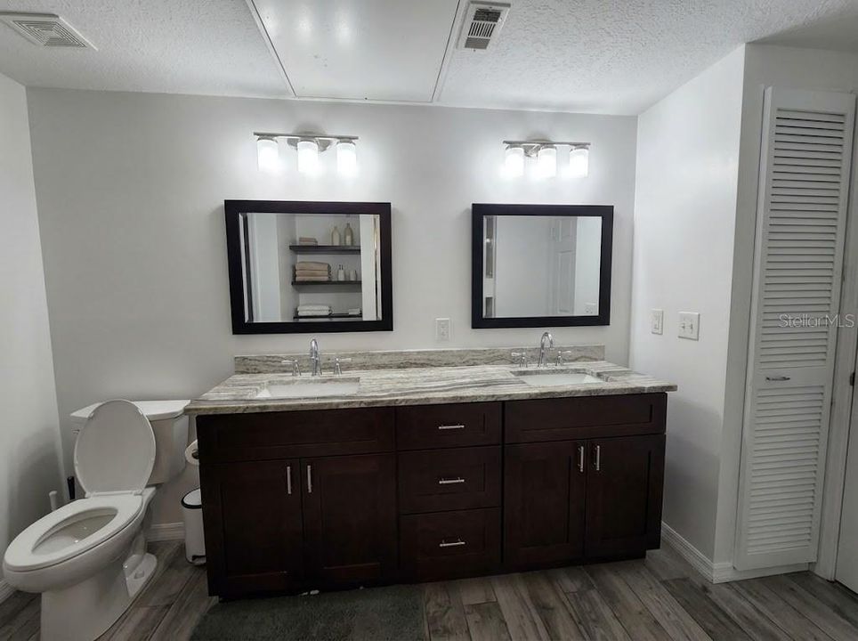 For Sale: $168,000 (1 beds, 1 baths, 867 Square Feet)