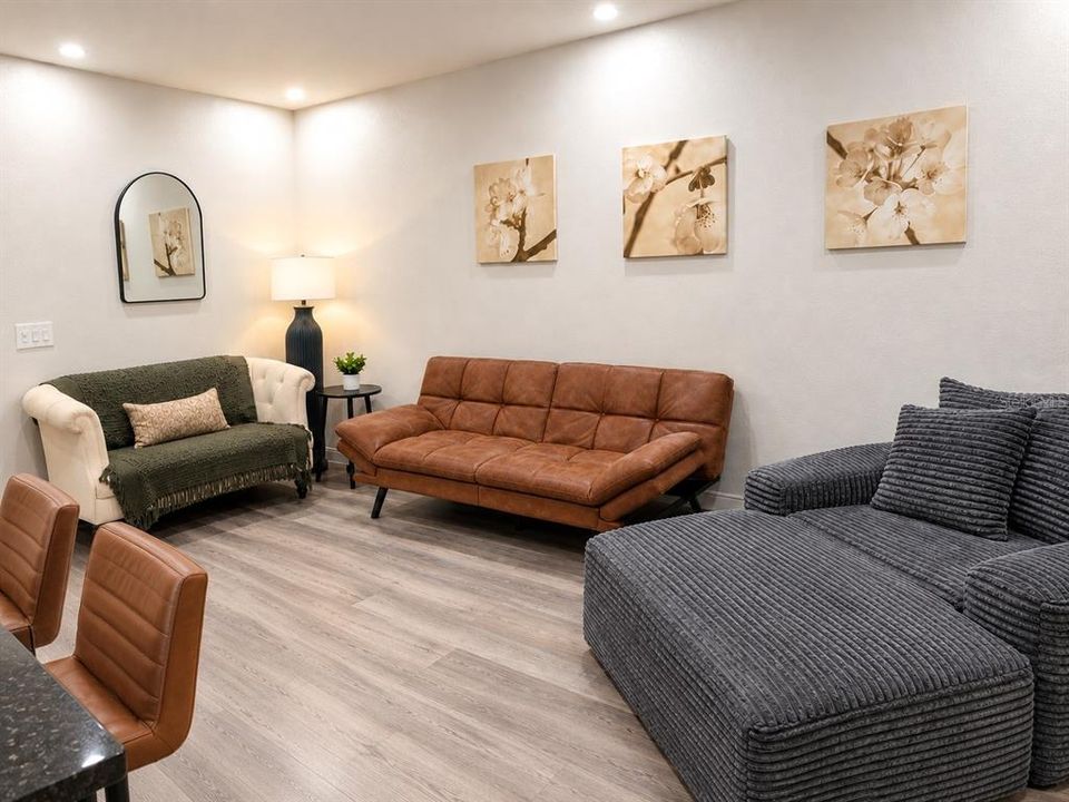 For Sale: $168,000 (1 beds, 1 baths, 867 Square Feet)