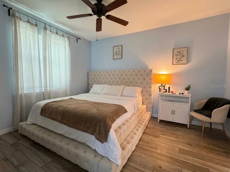 For Sale: $168,000 (1 beds, 1 baths, 867 Square Feet)