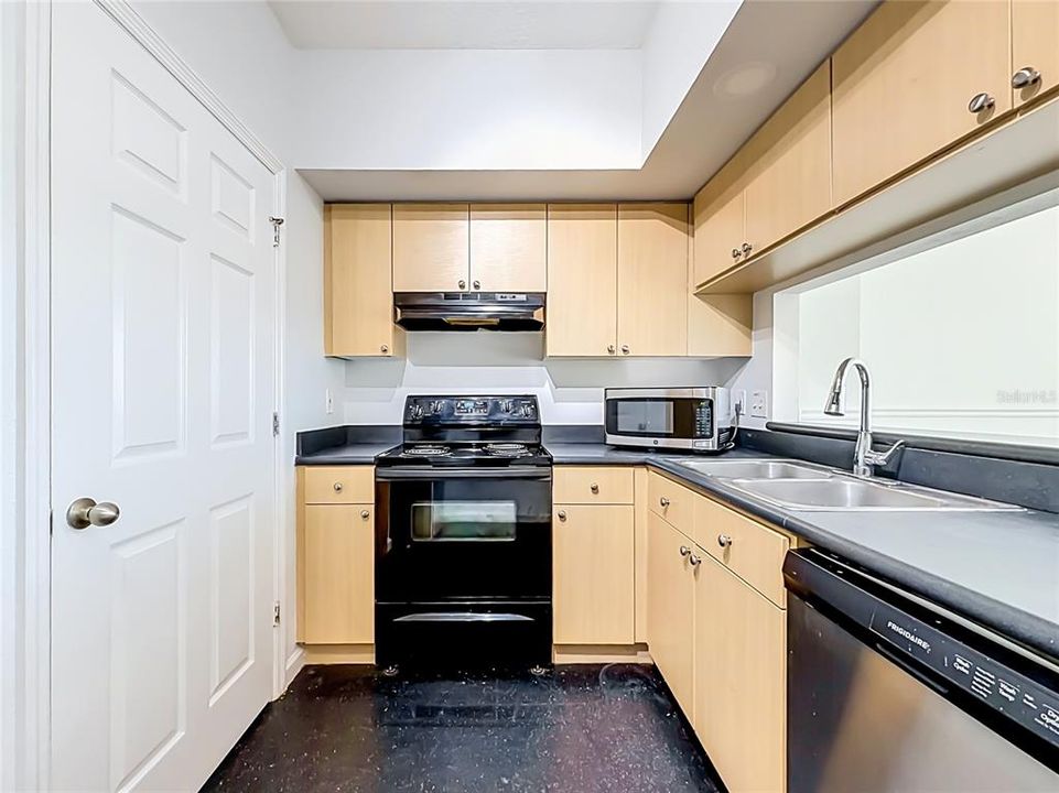 For Rent: $3,450 (3 beds, 2 baths, 1514 Square Feet)