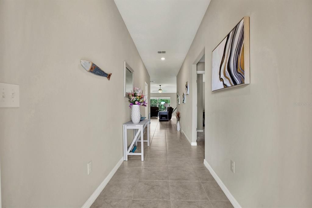 En Venta: $339,000 (4 camas, 2 baños, 1935 Pies cuadrados)