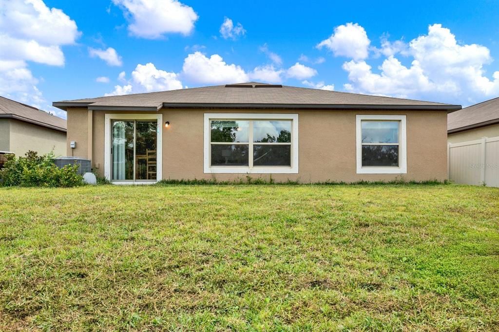 En Venta: $339,000 (4 camas, 2 baños, 1935 Pies cuadrados)