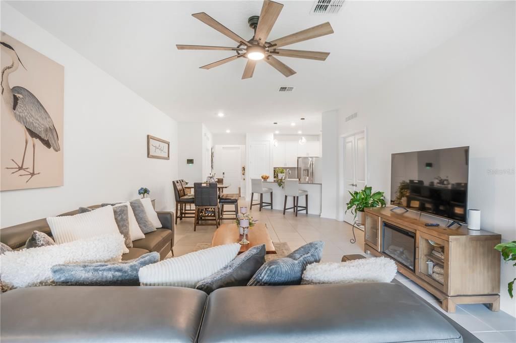 En Venta: $439,999 (4 camas, 2 baños, 2108 Pies cuadrados)