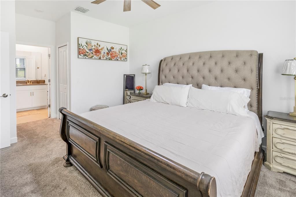 En Venta: $439,999 (4 camas, 2 baños, 2108 Pies cuadrados)