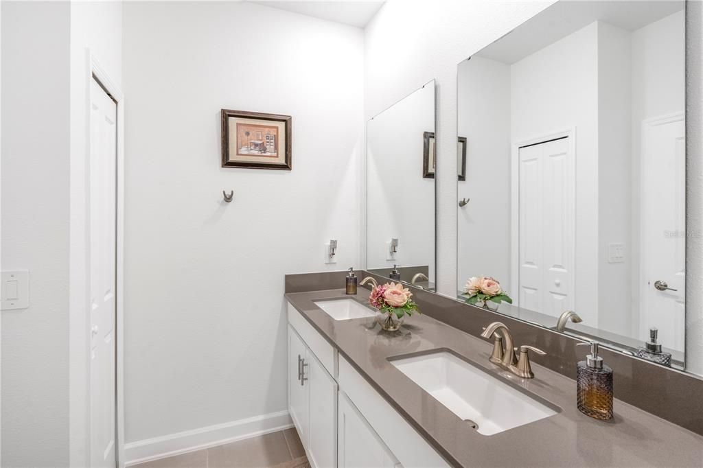En Venta: $439,999 (4 camas, 2 baños, 2108 Pies cuadrados)