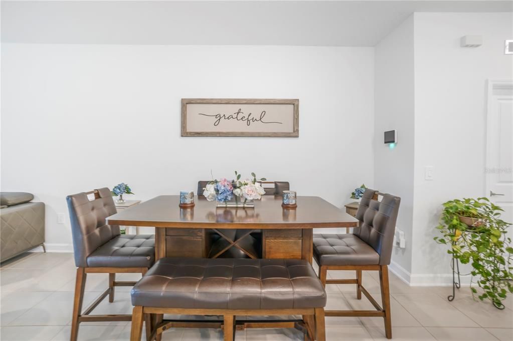 En Venta: $439,999 (4 camas, 2 baños, 2108 Pies cuadrados)