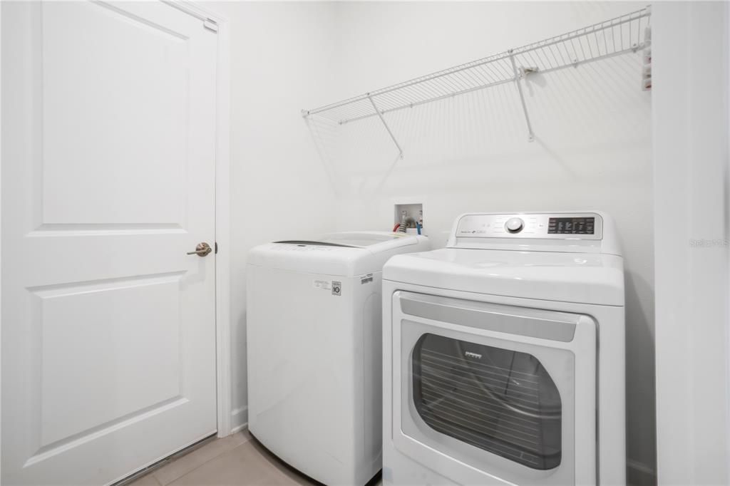 En Venta: $439,999 (4 camas, 2 baños, 2108 Pies cuadrados)