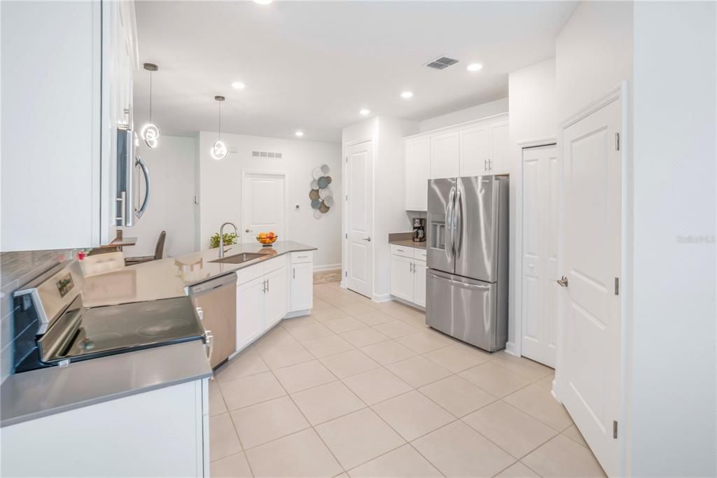 En Venta: $439,999 (4 camas, 2 baños, 2108 Pies cuadrados)