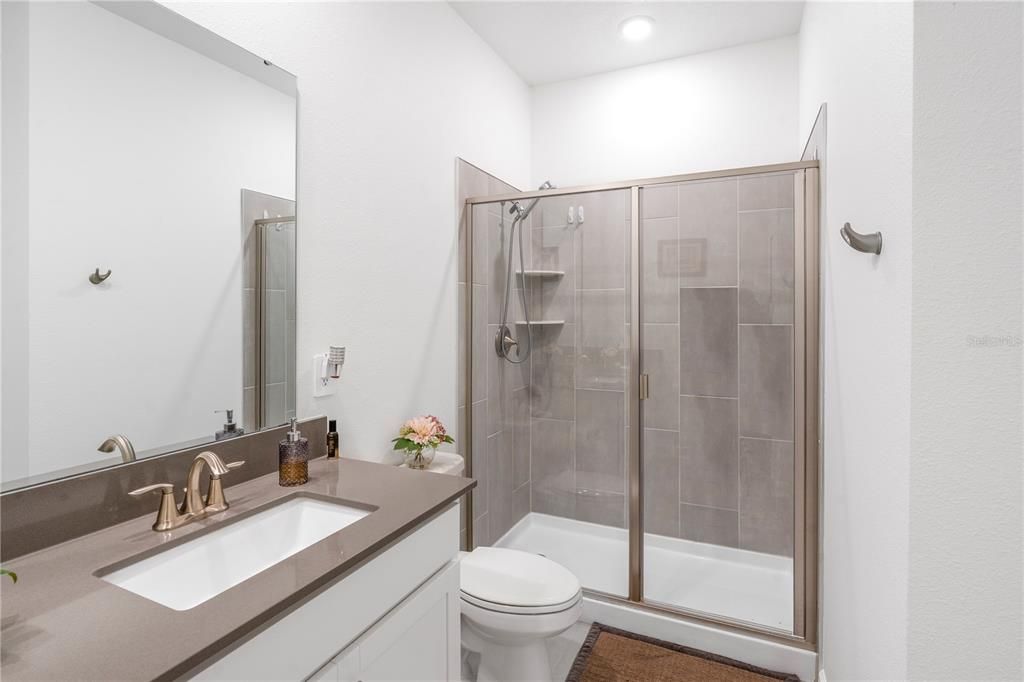 En Venta: $439,999 (4 camas, 2 baños, 2108 Pies cuadrados)