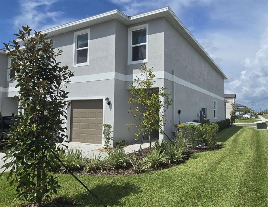 For Rent: $2,100 (3 beds, 2 baths, 1801 Square Feet)