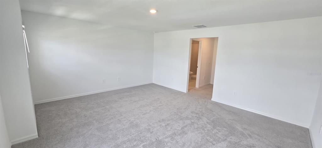 For Rent: $2,100 (3 beds, 2 baths, 1801 Square Feet)