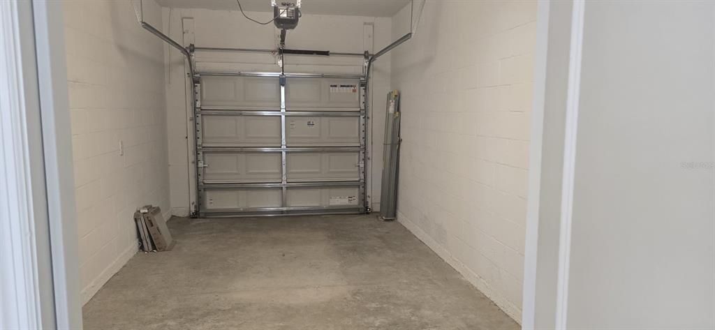 For Rent: $2,100 (3 beds, 2 baths, 1801 Square Feet)
